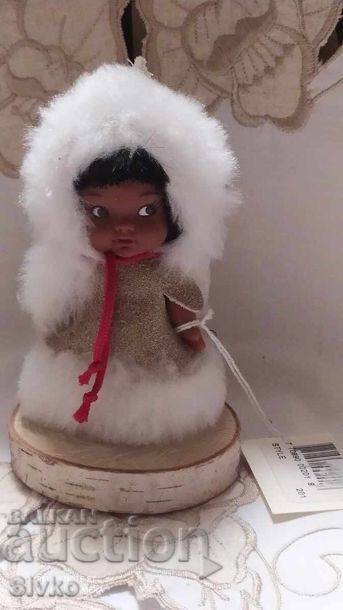 Figure of ethnic costume 13