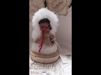 Φιγούρα με παραδοσιακή ενδυμασία 13