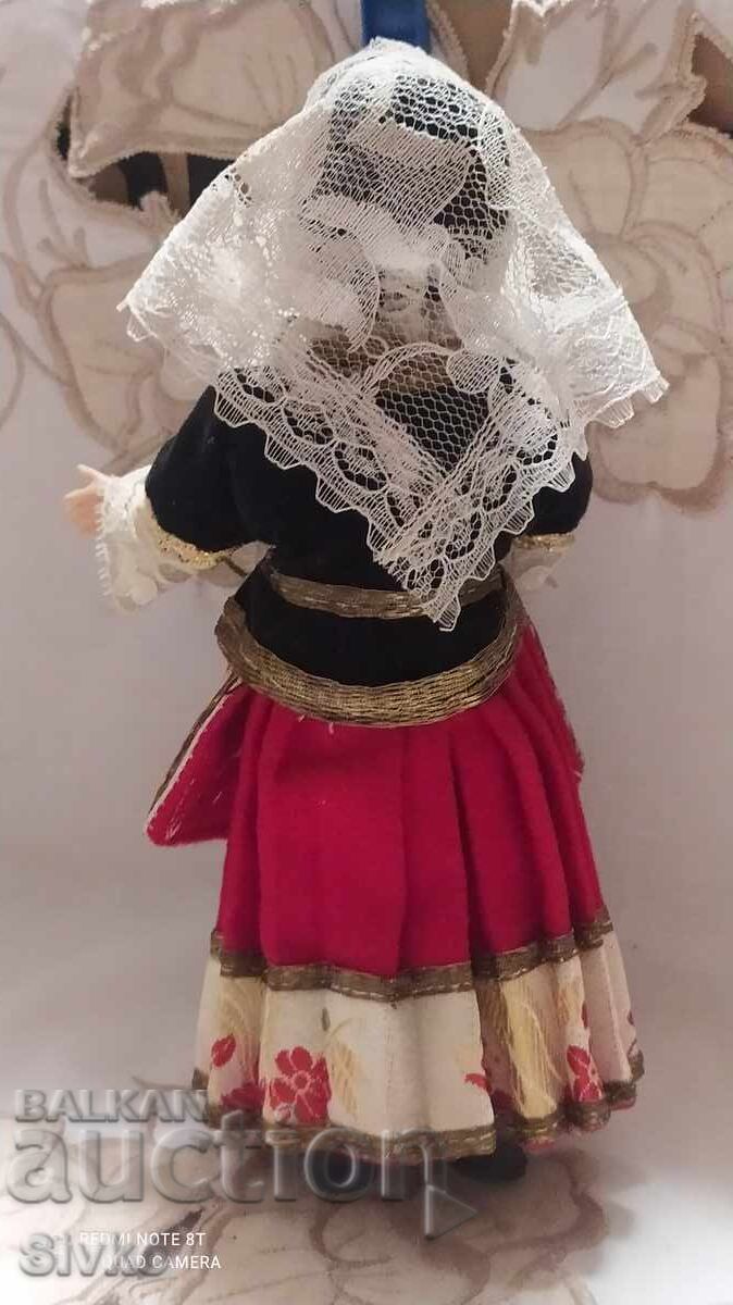 Δημοπρασία Φιγούρα με παραδοσιακή φορεσιά 14 Δημοπρασία Φιγούρα με παραδοσιακή φορεσιά 14