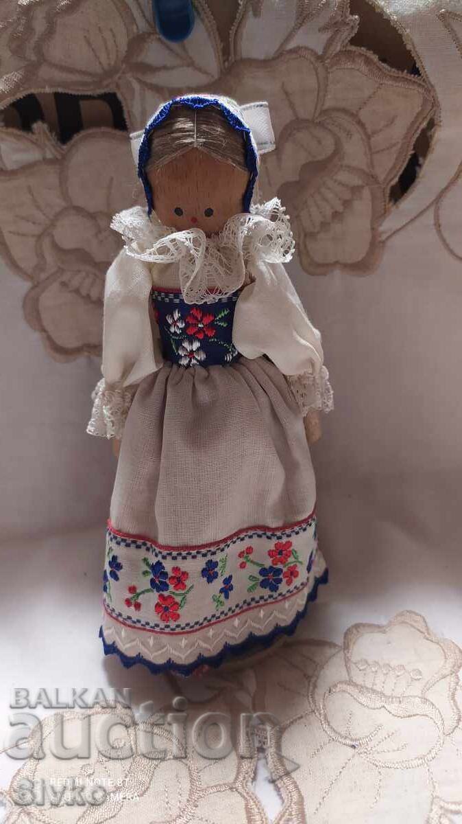 Φιγούρα παραδοσιακής φορεσιάς 15