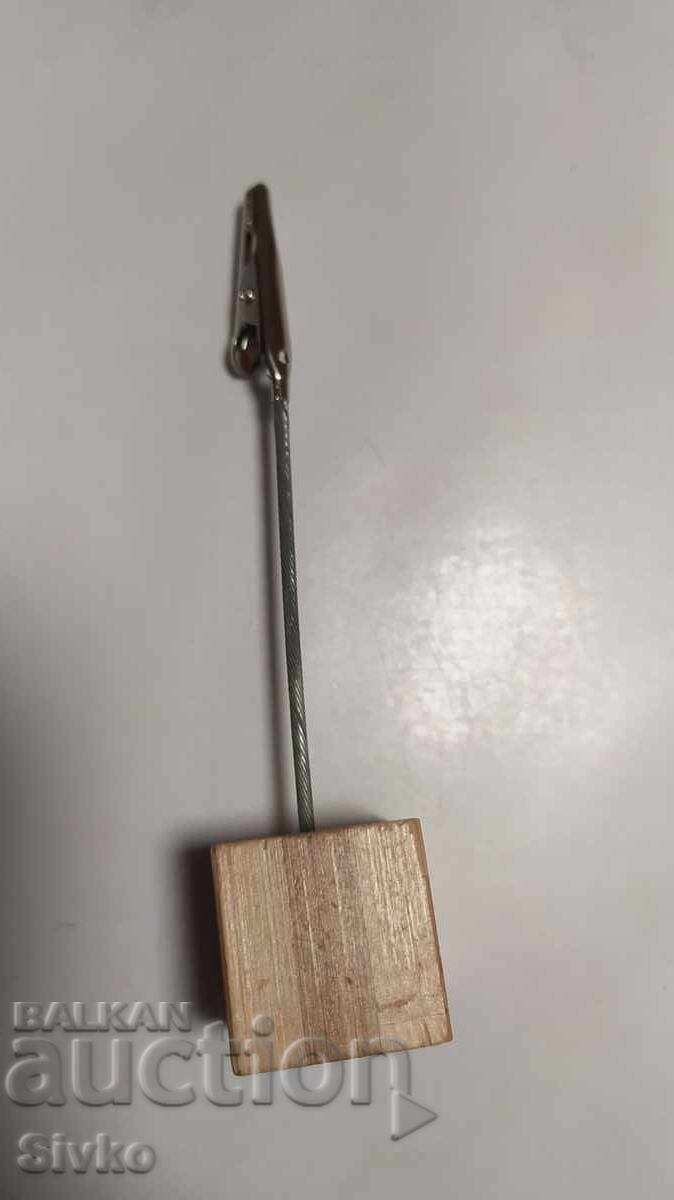 Щипка за бележки, визитки и други, нова с цена 0.99 лв. | € 0.51 Щипка за бележки, визитки и други, нова с цена 0.99 лв. | € 0.51