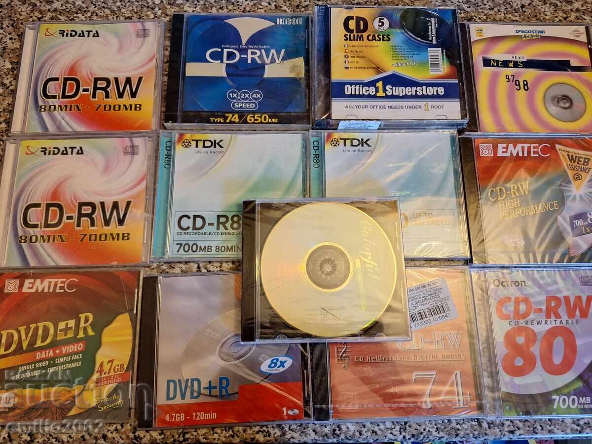 Δίσκοι Compact και DVD ανοιγμένοι