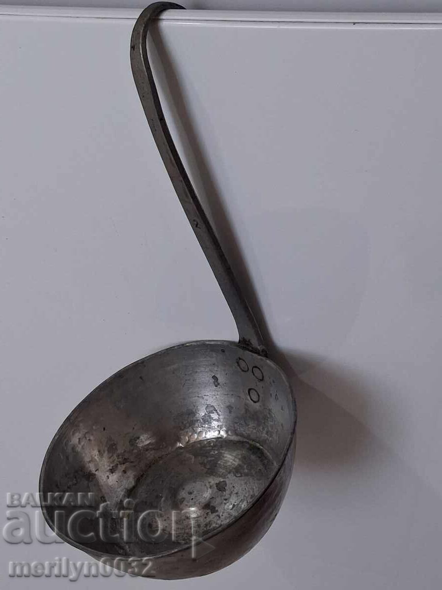 Παλιά χάλκινη κουτάλα, χάλκινο χάλκινο δοχείο, λάκκος, καπάκι κισκίλ Παλιά χάλκινη κουτάλα, χάλκινο χάλκινο δοχείο, λάκκος, καπάκι κισκίλ