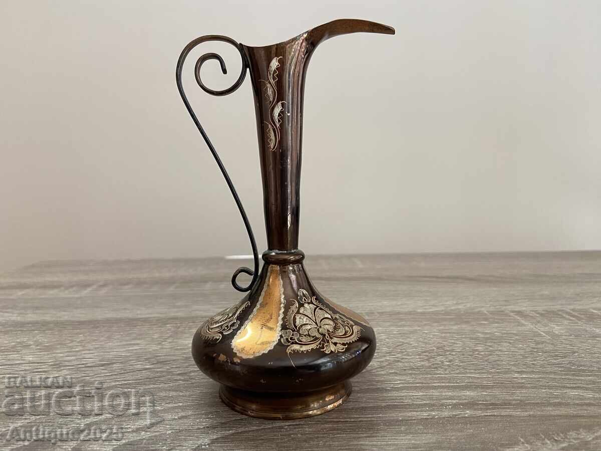 Елегантен винтидж бронзов кана с орнаментирана декорация с цена 20.00 лв. | € 10.23