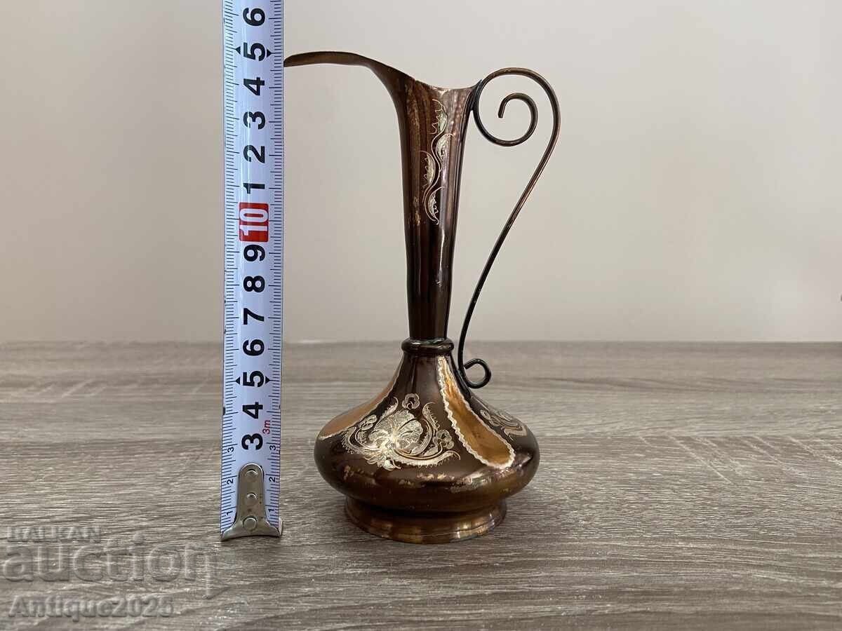 Аукцион Елегантен винтидж бронзов кана с орнаментирана декорация