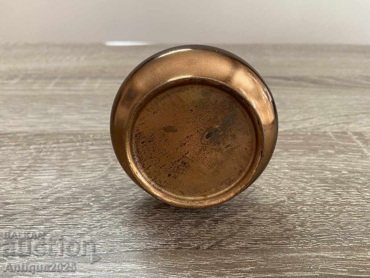 Елегантен винтидж бронзов кана с орнаментирана декорация - 6