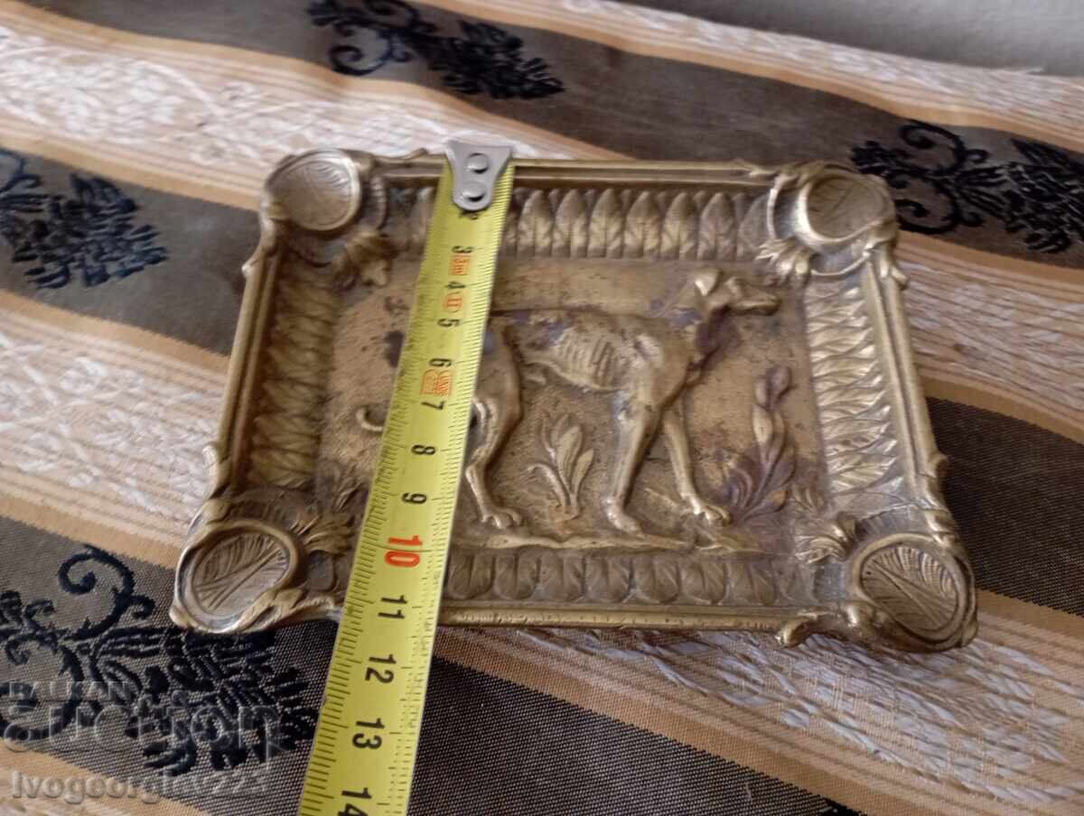 Δημοπρασία Σταχτοδοχείο - Σκύλος