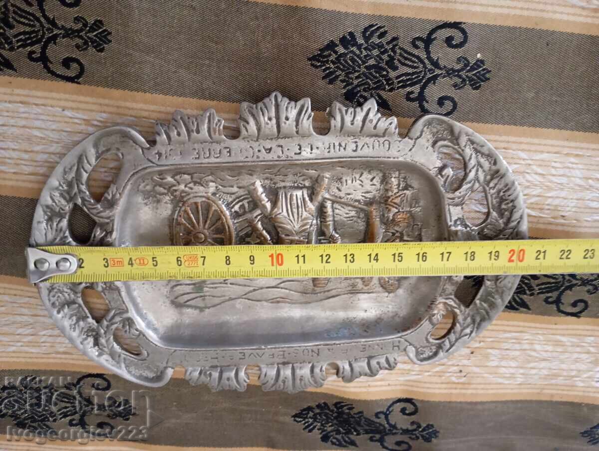 Auction  Victorian-motif ashtray