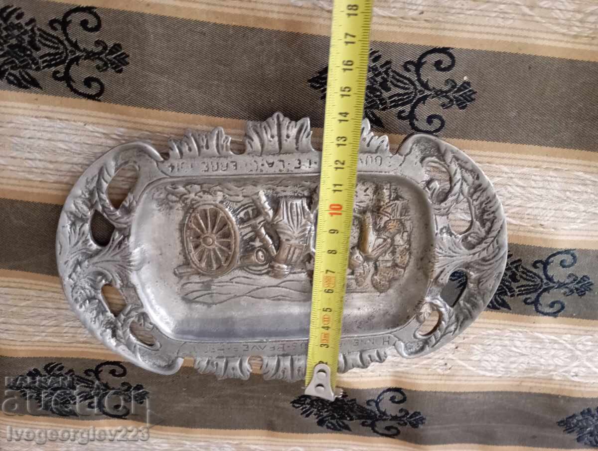 Delivery of Victorian-motif ashtray