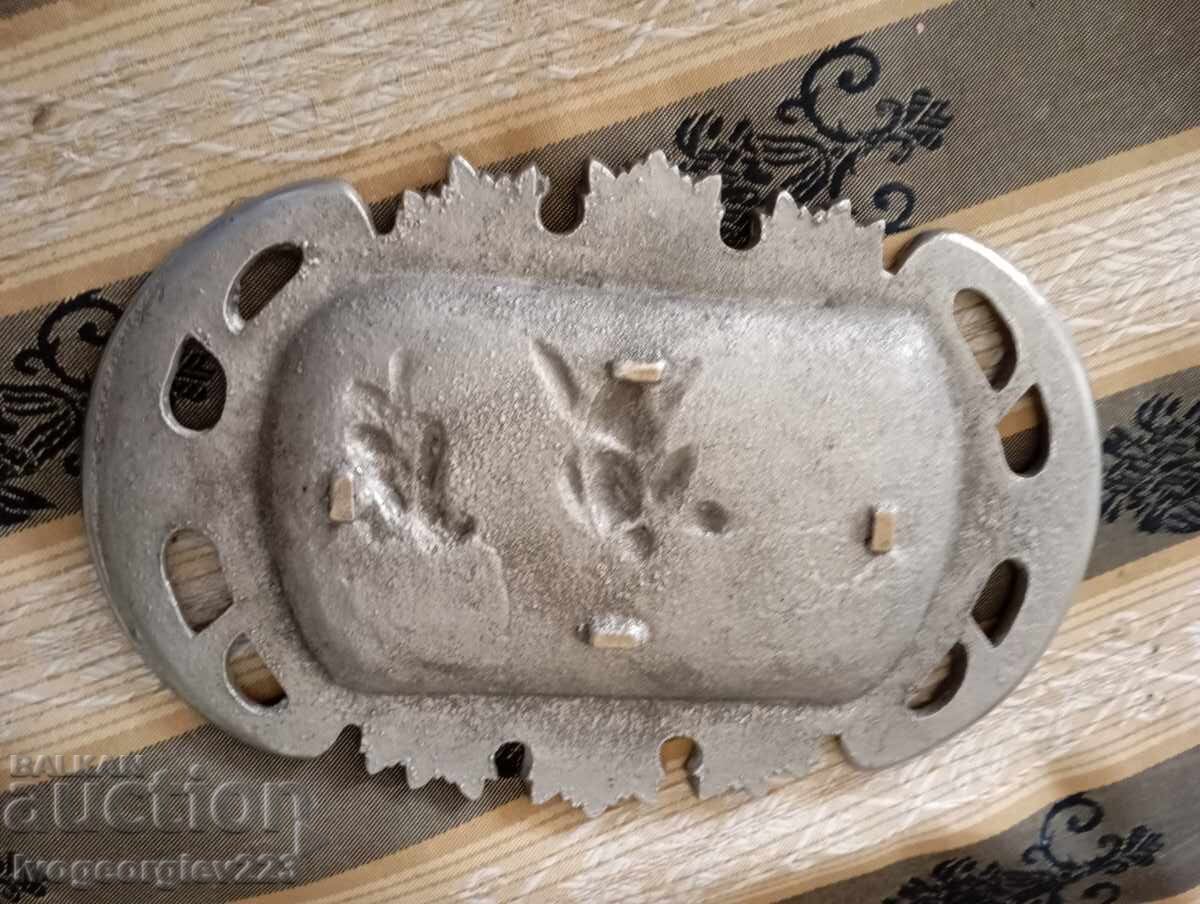 Victorian-motif ashtray - 5