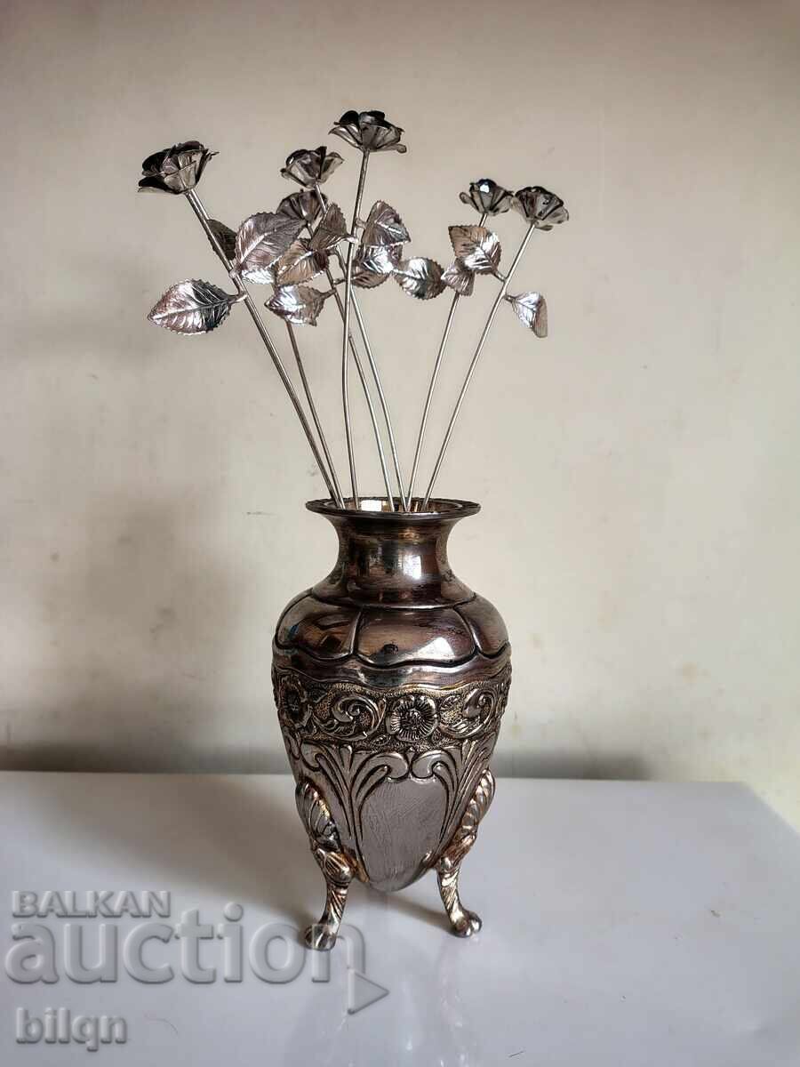 Vază Argintată Frumoasă Cu Flori Argintate cu preț € 28.40 | 55.55 BGN