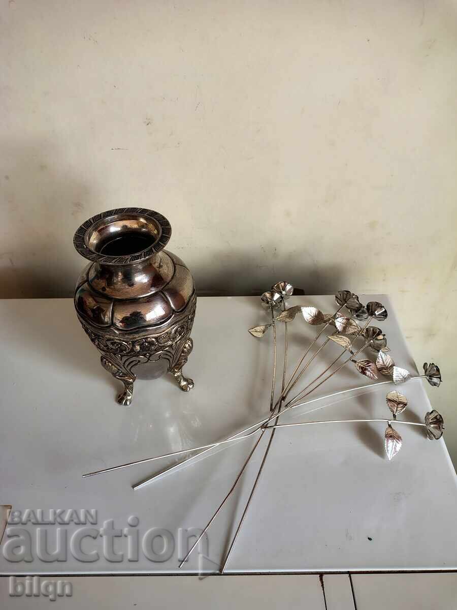 Аукцион Прекрасна Посребрена Ваза Със Посребрени Цветя Аукцион Прекрасна Посребрена Ваза Със Посребрени Цветя