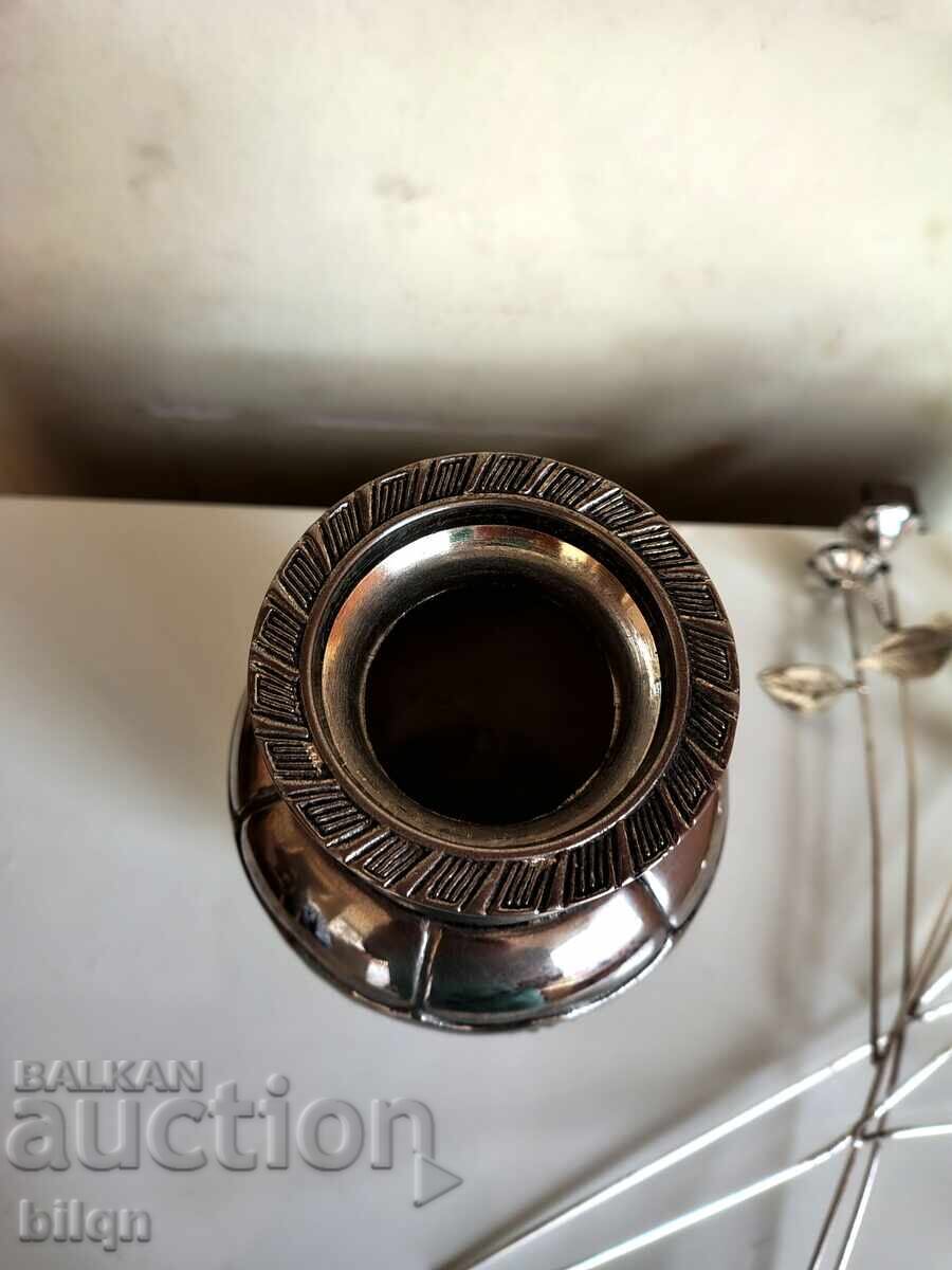 Доставка на Прекрасна Посребрена Ваза Със Посребрени Цветя Доставка на Прекрасна Посребрена Ваза Със Посребрени Цветя