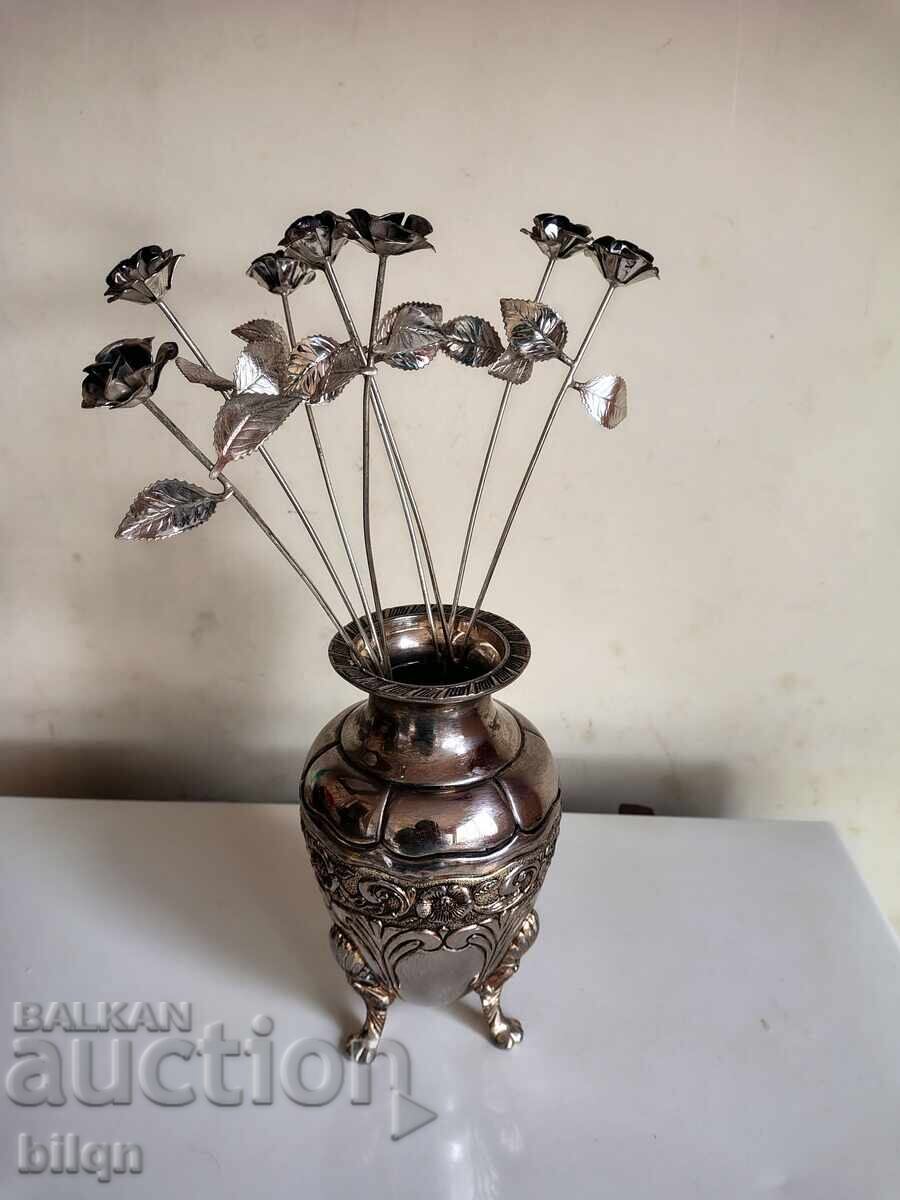 Прекрасна Посребрена Ваза Със Посребрени Цветя Прекрасна Посребрена Ваза Със Посребрени Цветя