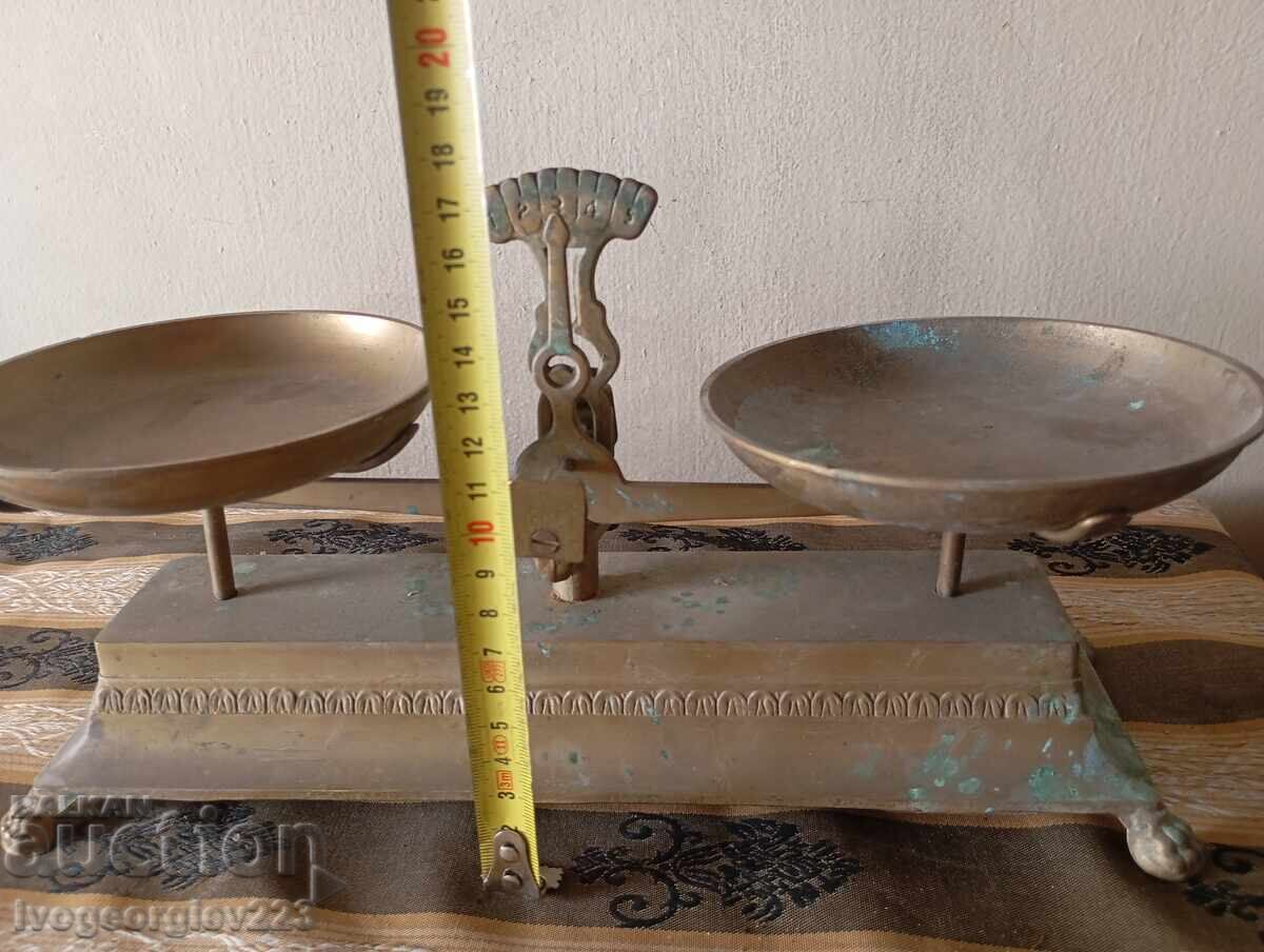 Auction Vintage scale Auction Vintage scale