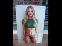 Plăcuță metalică erotică blondă în verde sexy frumoasă lenjerie