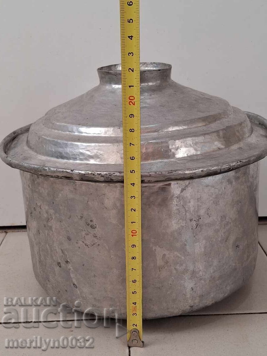 Auction  Copper pot with lid, copper container