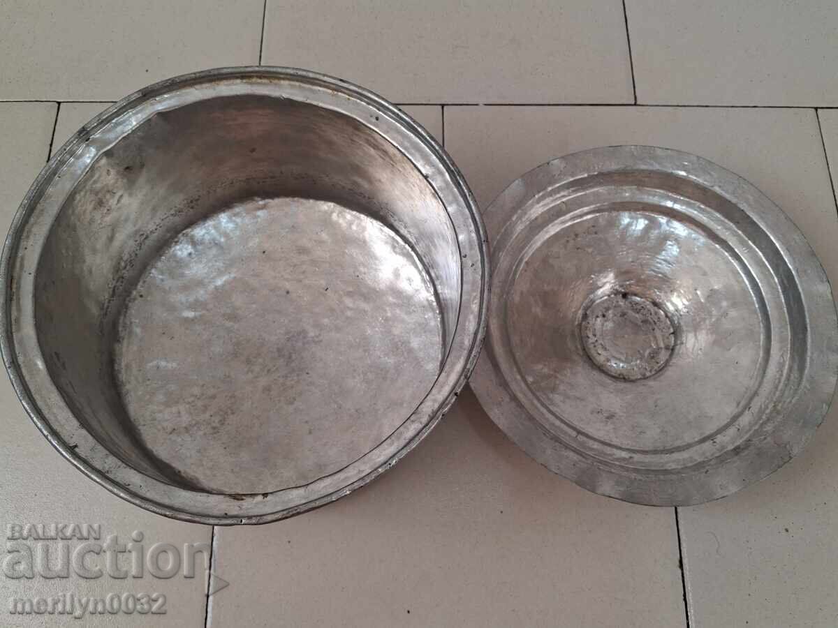 Delivery of Copper pot with lid, copper container