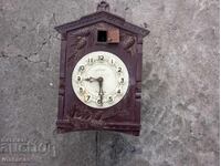 Ceas vechi de perete cu cuc