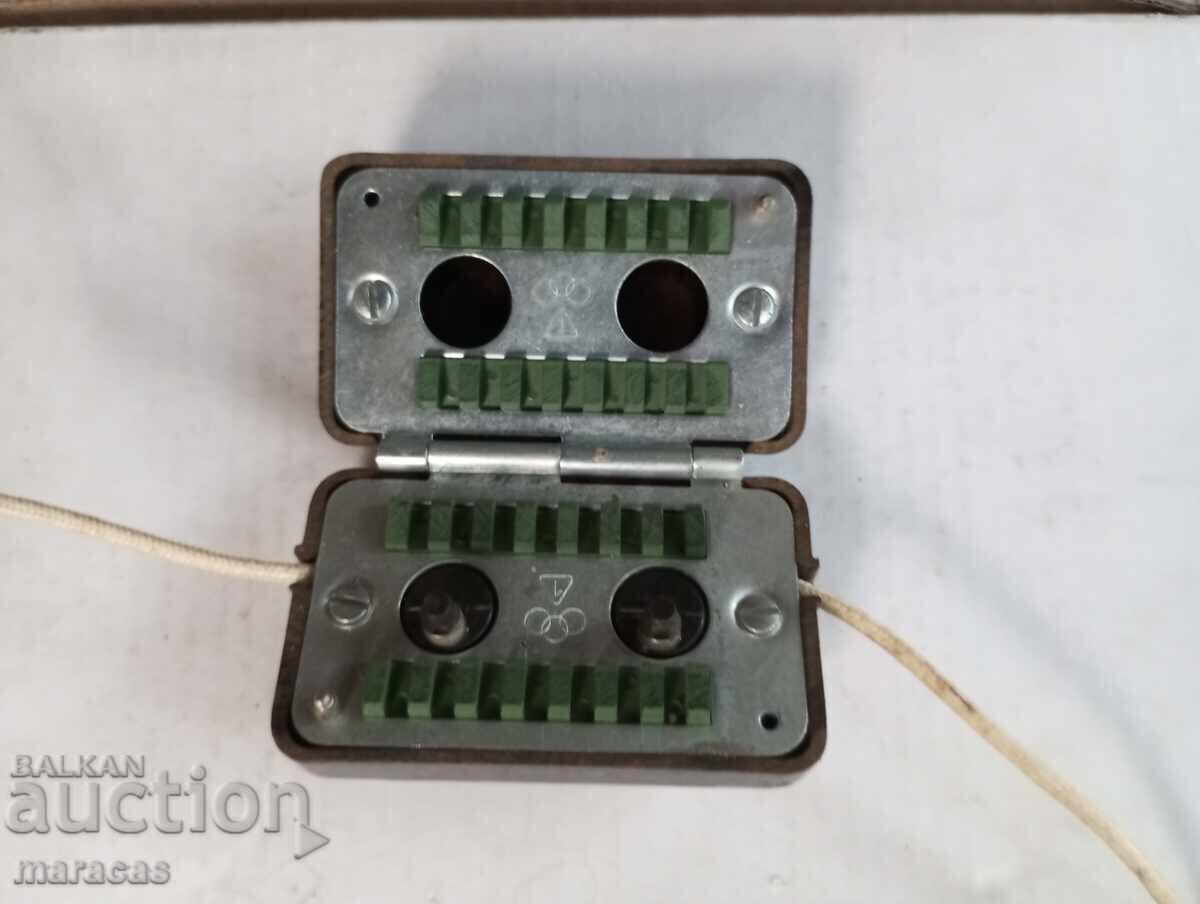 Mașină de ascuțit pentru aparate de ras de frizerie cu preț 12.00 BGN | € 6.14