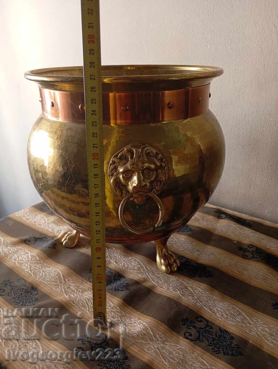 Ghiveci vechi, jardiniere cu preț 99.00 BGN | € 50.62