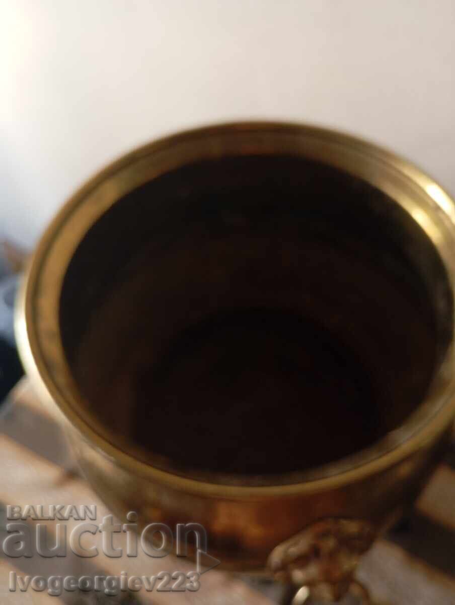 Livrarea Ghiveci vechi, jardiniere