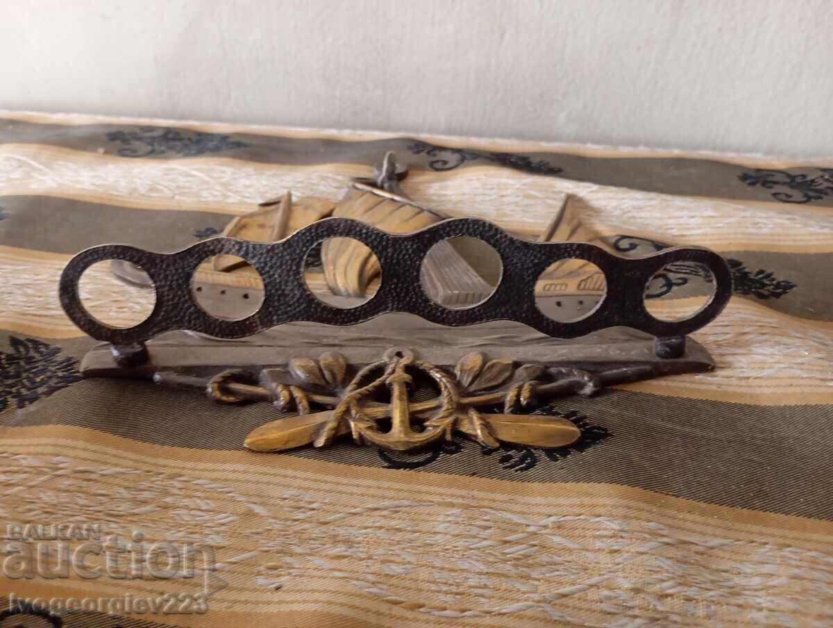 Suport de perete pentru pipe - navă cu preț 45.00 BGN | € 23.01