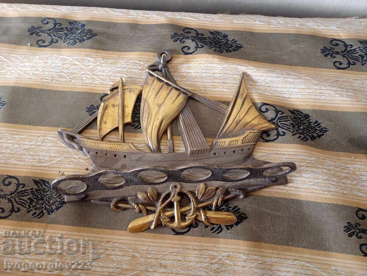 Suport de perete pentru pipe - navă