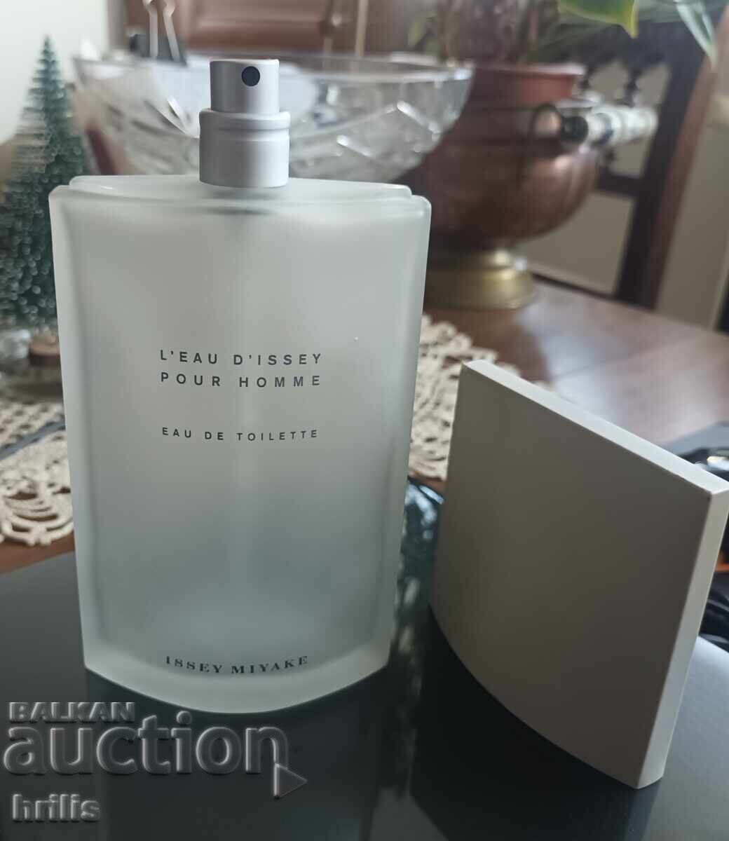 Licitație STICLĂ GOALĂ DE PARFUM "ISSEY MIYAKE"