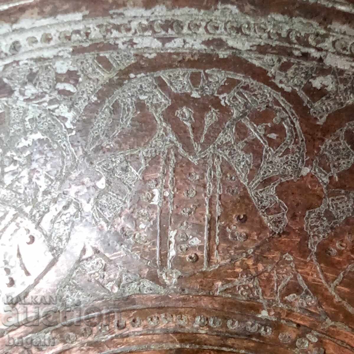 Доставка на Стар персийски съд.