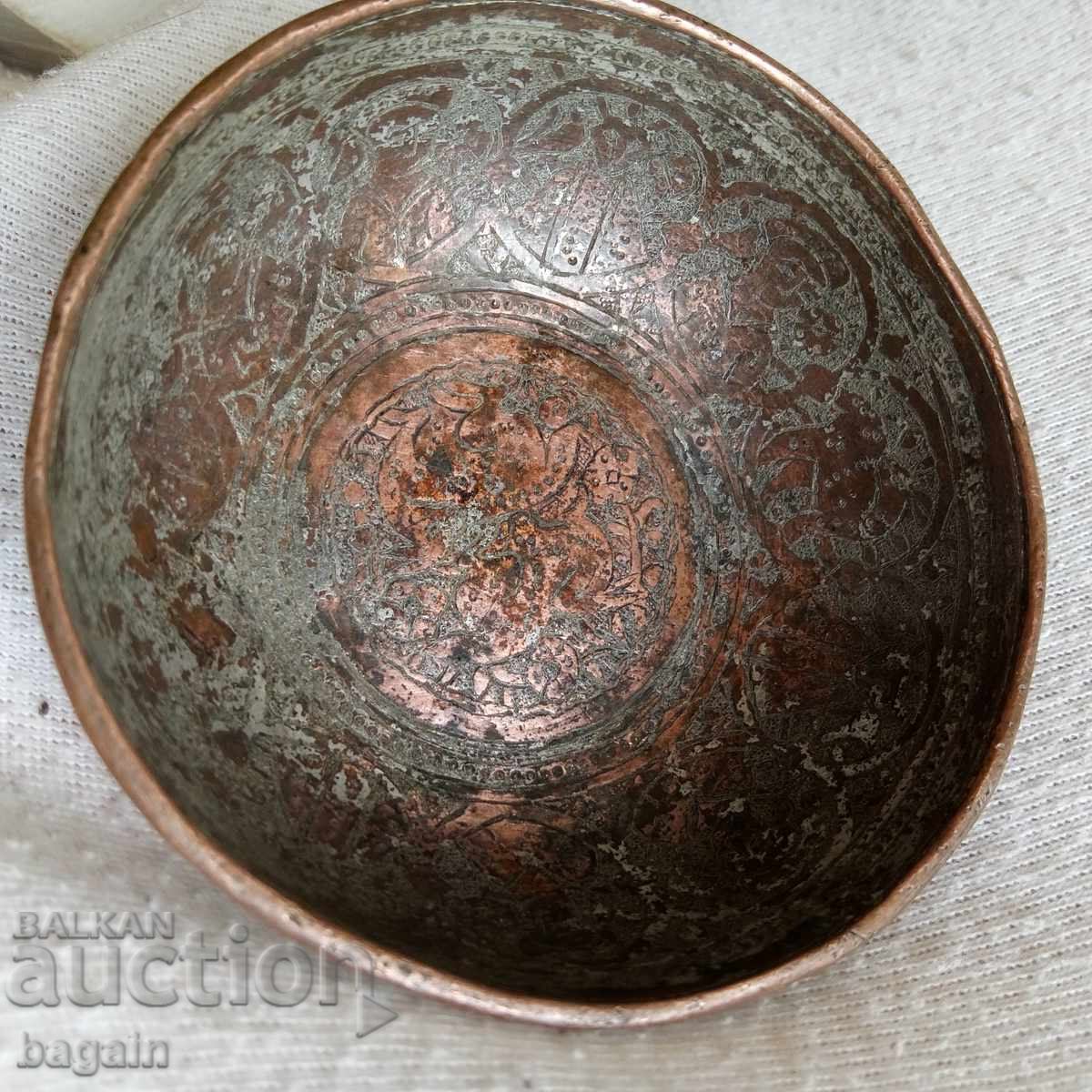 Стар персийски съд.