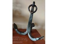 Mică ancoră antică din fier