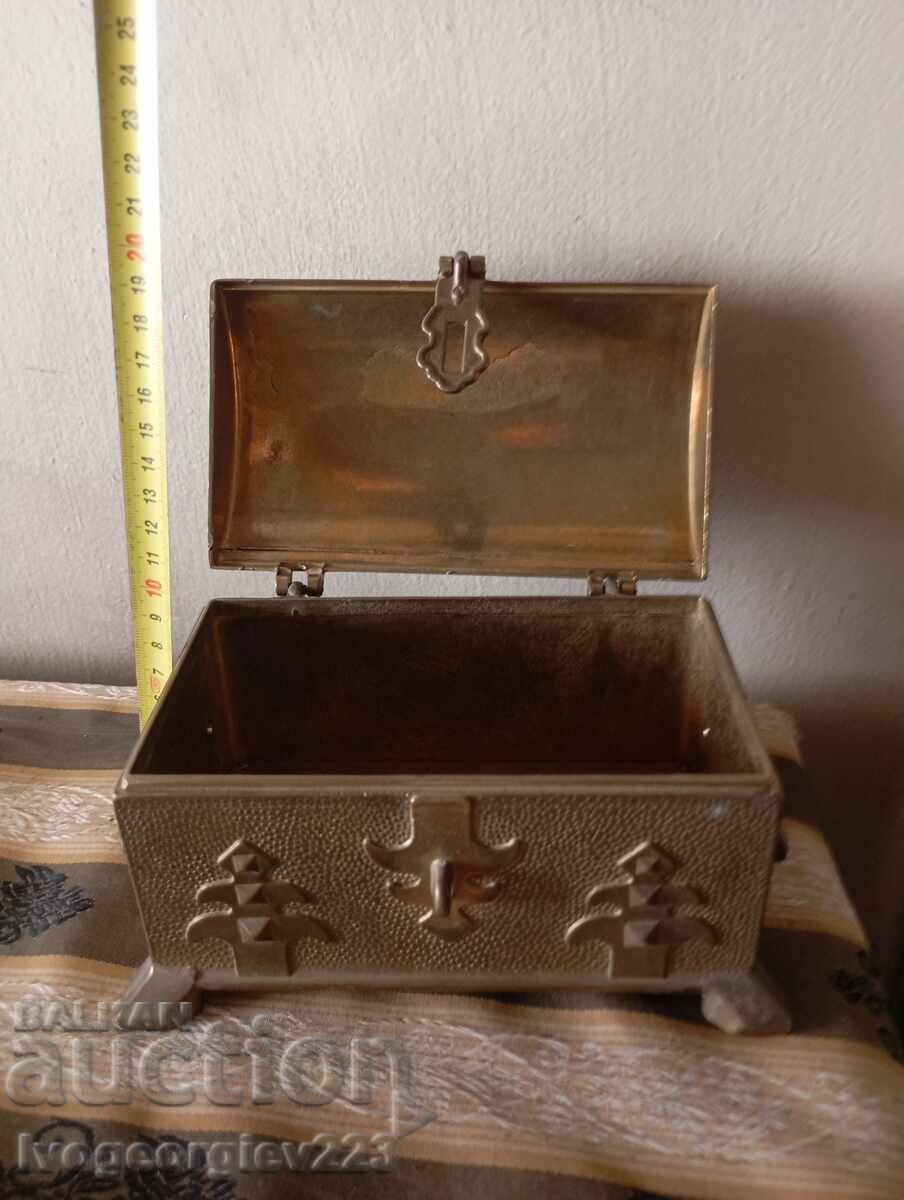 Δημοπρασία Κουτί κοσμημάτων - σεντούκι Δημοπρασία Κουτί κοσμημάτων - σεντούκι