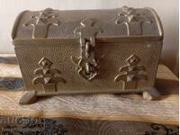 Cutie de bijuterii - cufăr