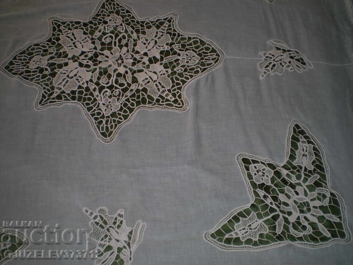 Licitație Pătură antică mare de pat cu volane din dantelă