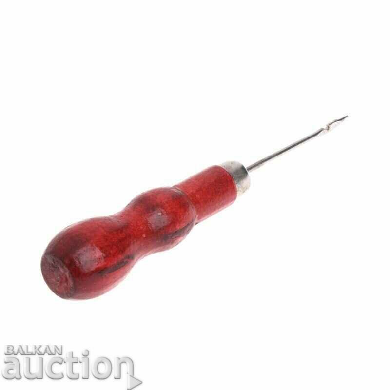 Licitație Un awl cu un cârlig pentru perforarea găurilor în cizmașul de pantofi din piele