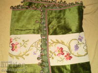 Ръчно бродирана покривка за маса от 19-ти век с пискюли от