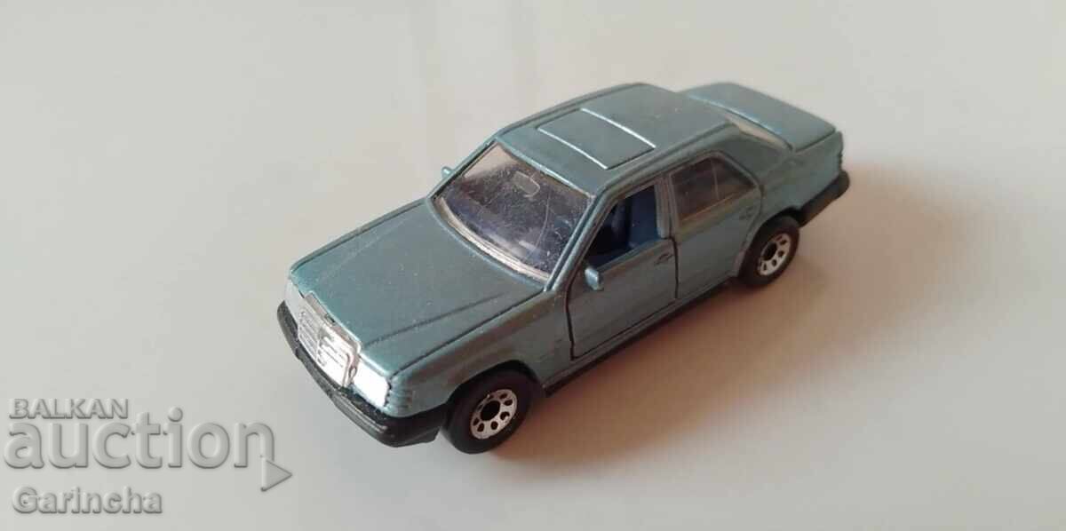 Matchbox Macau 1/64 Mercedes 124 E500