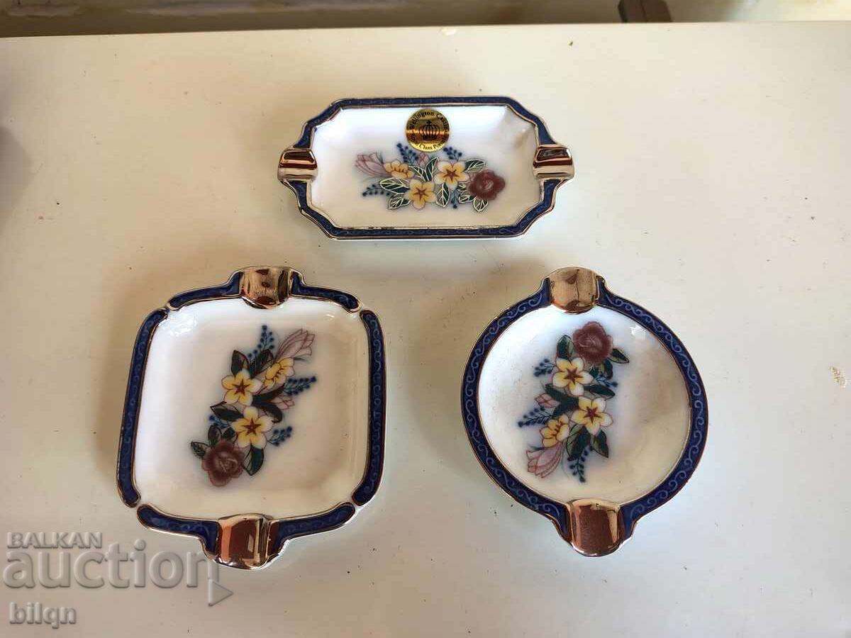 Unice scrumiere vechi de porțelan englezesc cu preț 57.76 BGN | € 29.53