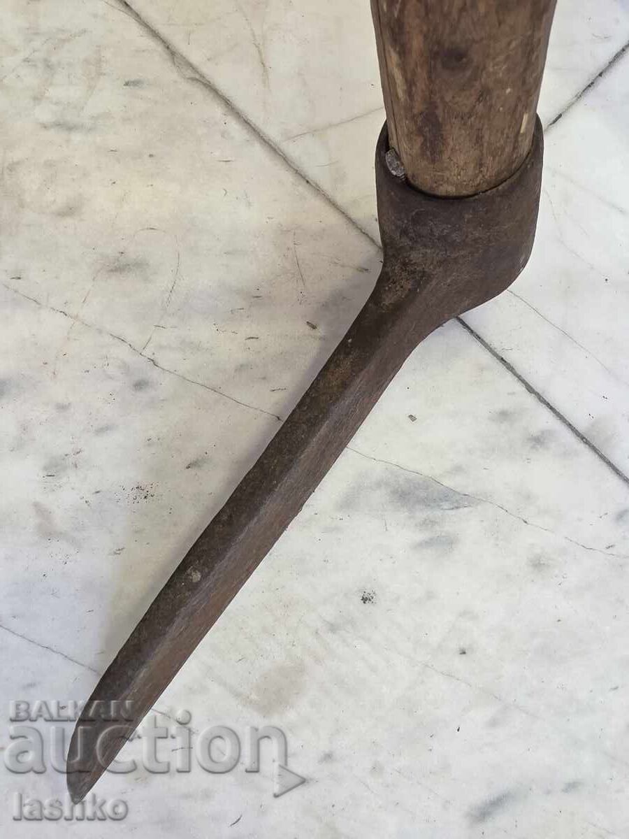 Доставка на Стар кован инструмент за цепене