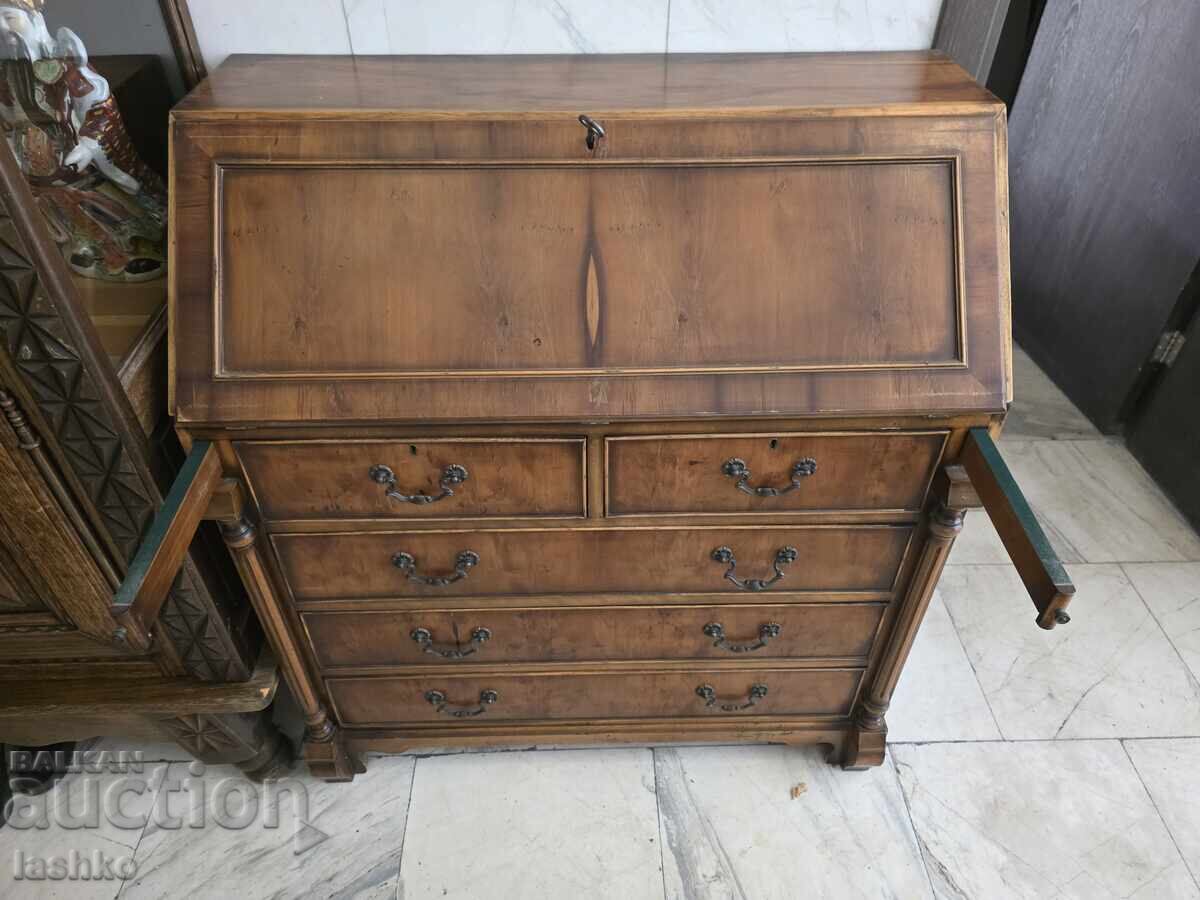 Аукцион Старо писалище, секретар