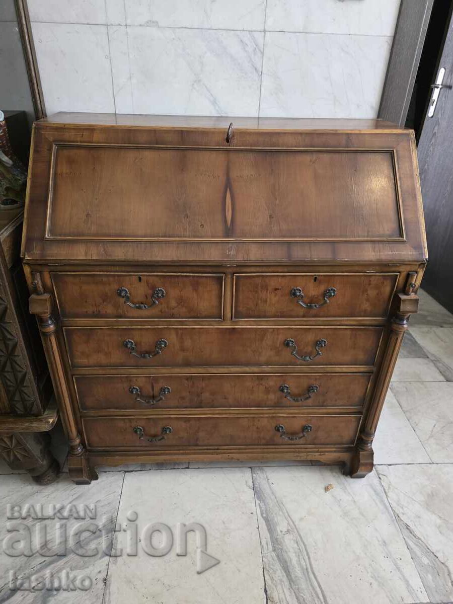 Старо писалище, секретар