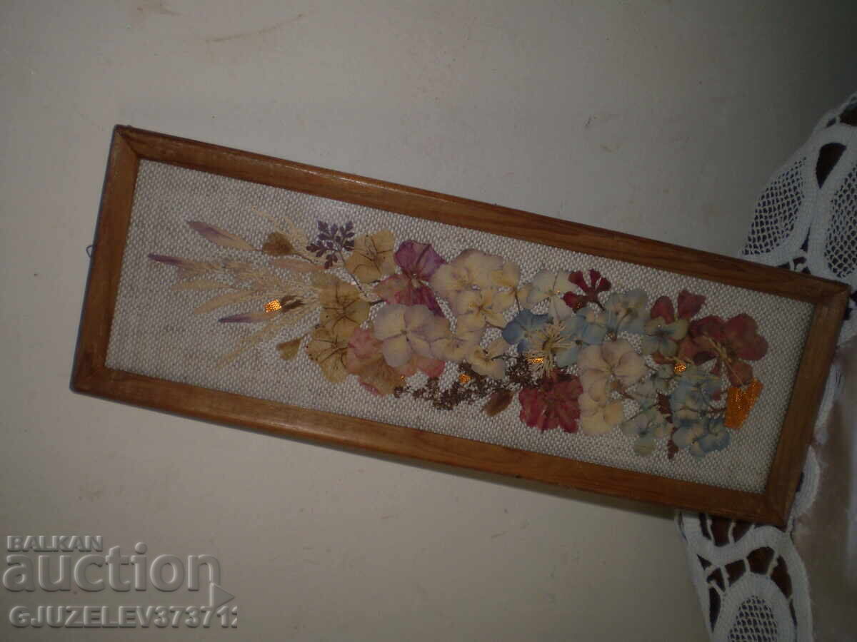 Tablou herbar cu FLORI PRESE USCATE, lucrat manual cu preț 35.00 BGN | € 17.90