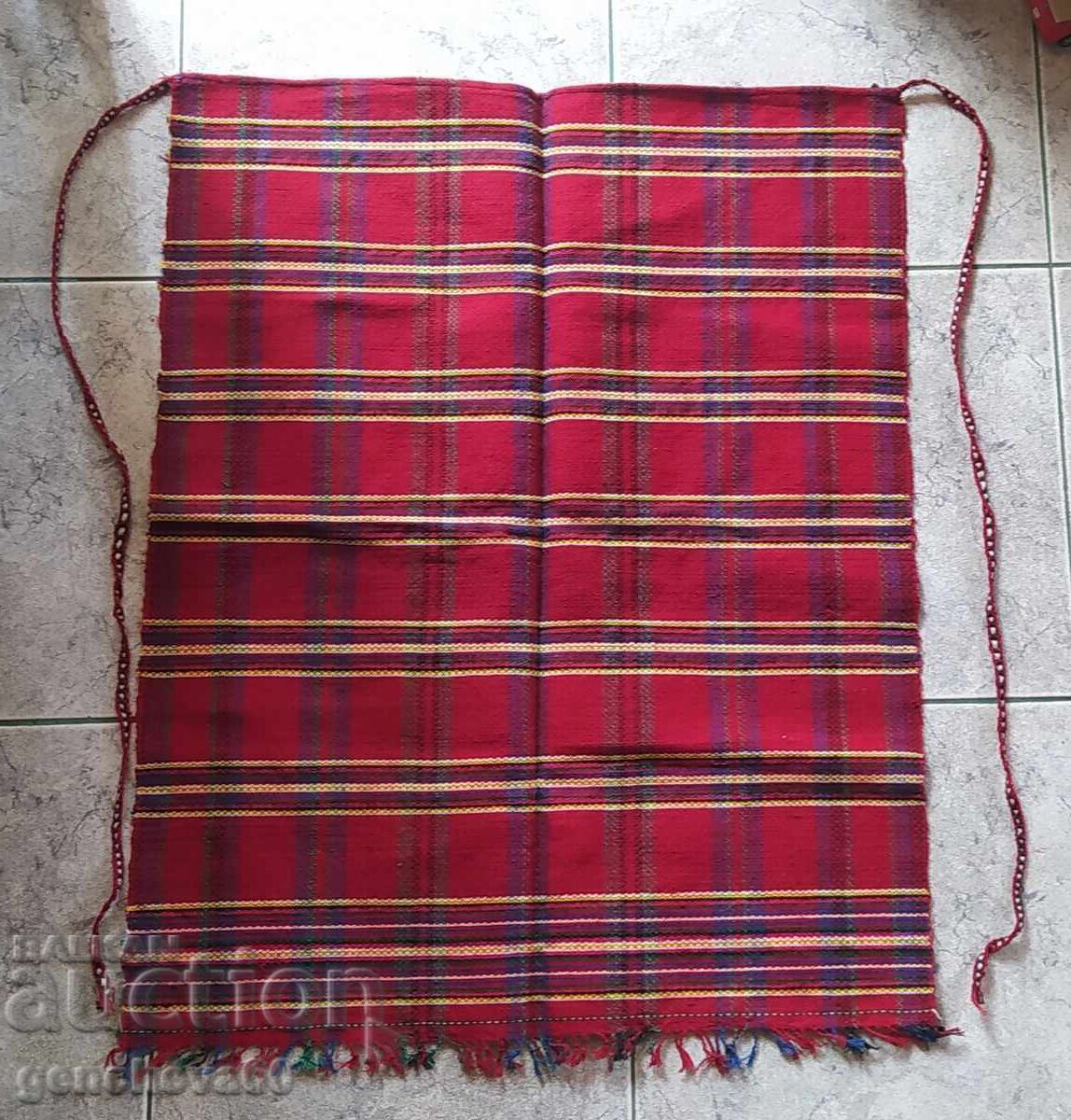 Доставка на Автентична престилка от чеиз