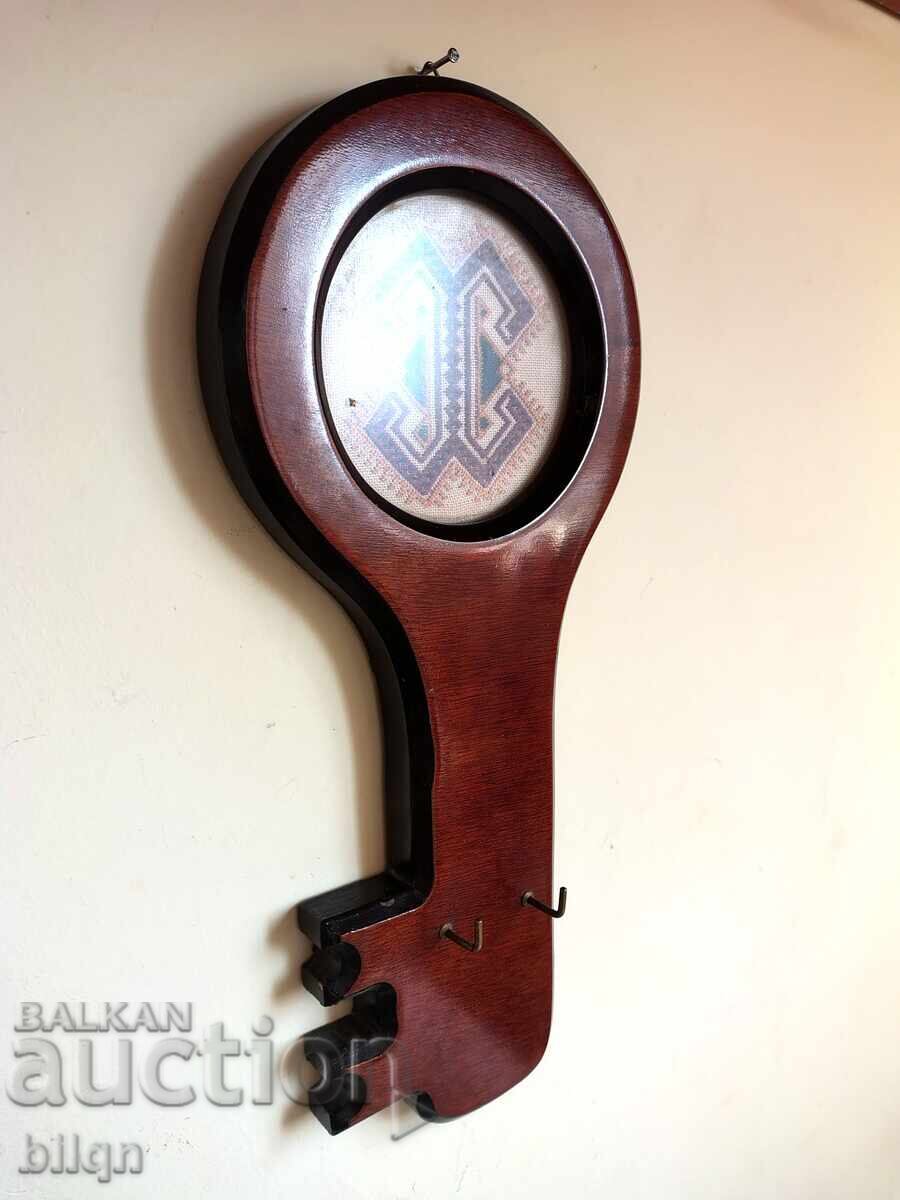 Licitație Umeraș cheie superb cu broderie