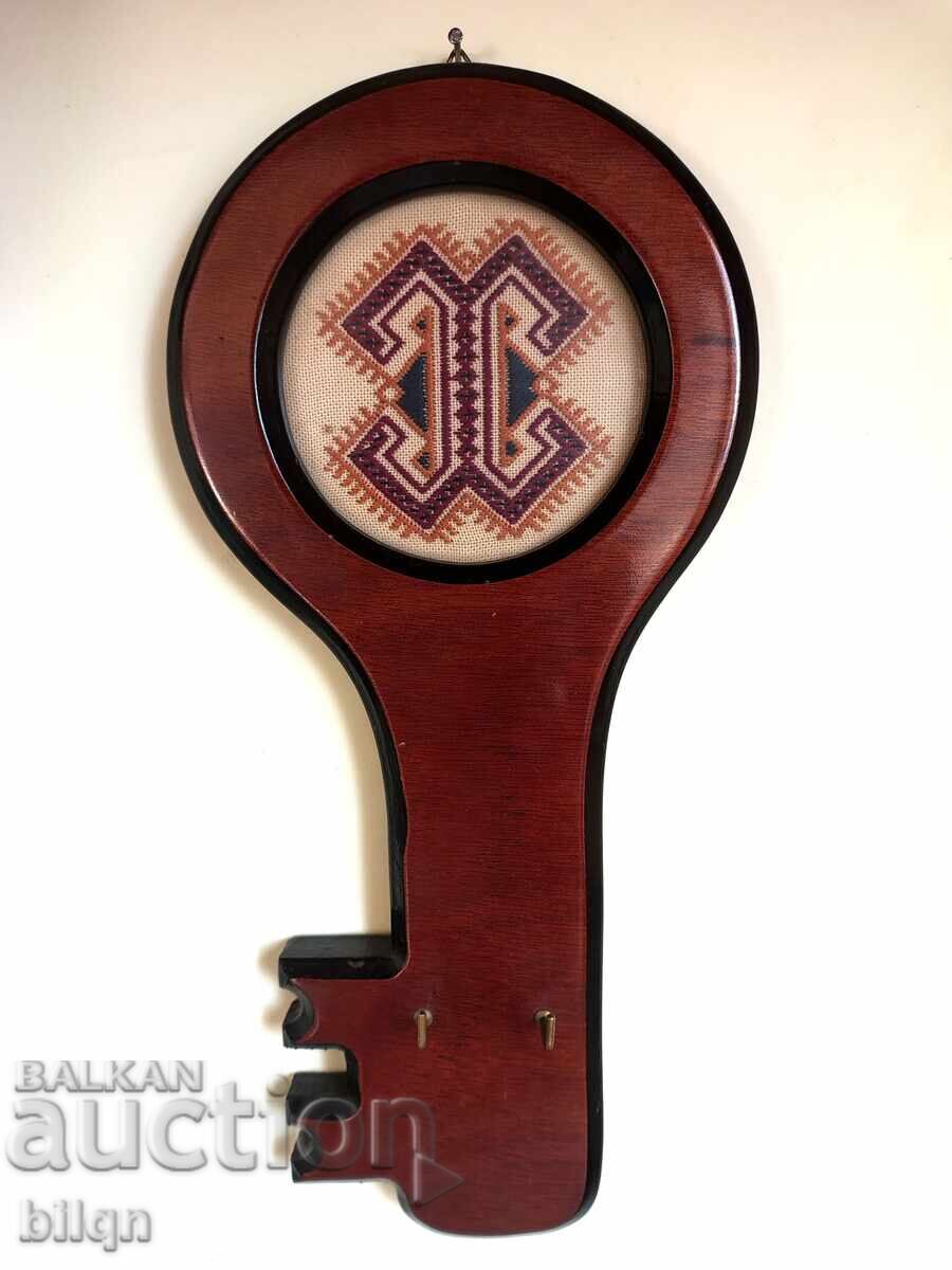 Umeraș cheie superb cu broderie