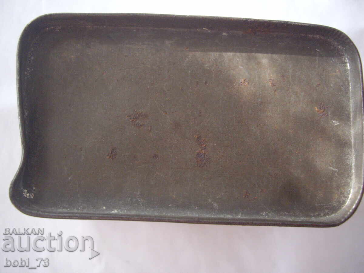 Cutie metalică rusească foarte veche cu preț 40.00 BGN | € 20.45