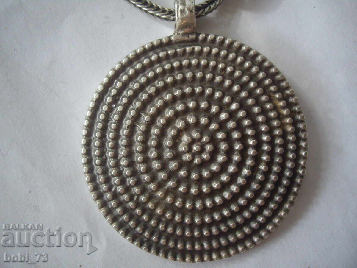 Δημοπρασία Ασημένιο κολιέ. Δημοπρασία Ασημένιο κολιέ.