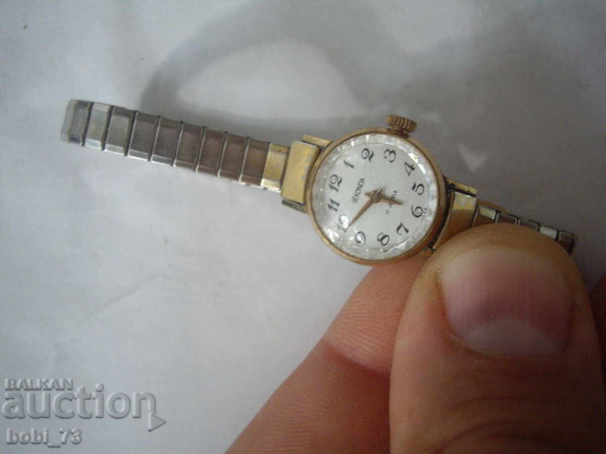 Old gold plated ladies watch. Old gold plated ladies watch.