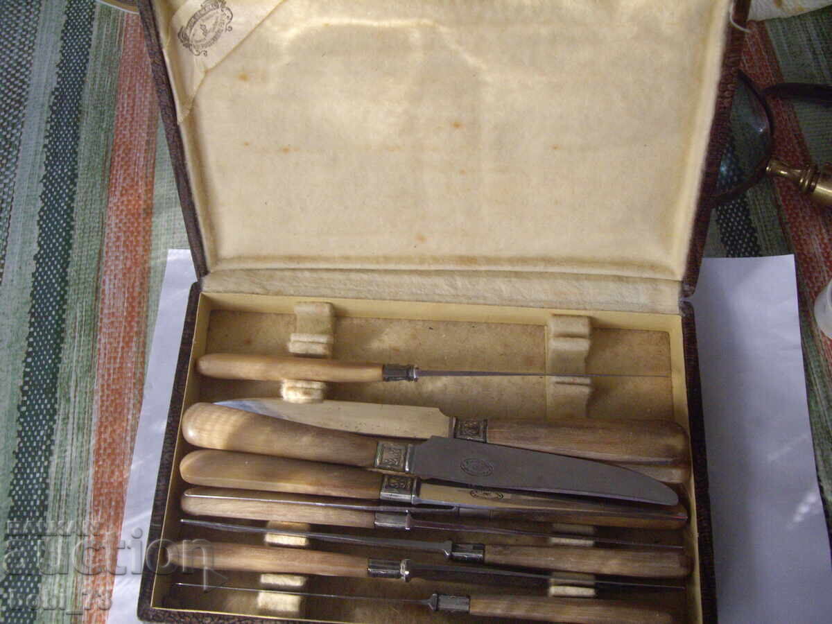 Стари кокални ножове. с цена 100.00 лв. | € 51.13